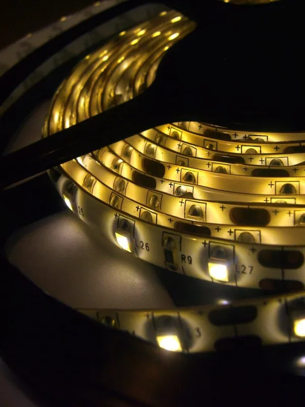 LED páska SMD5050, teplá bílá, 12V, 1m, 60 LED/m Akce