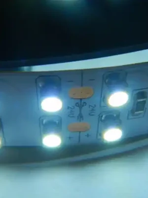 Top Prodej LED páska SMD3528, studená bílá, 24V, 1m, 240 LED/m