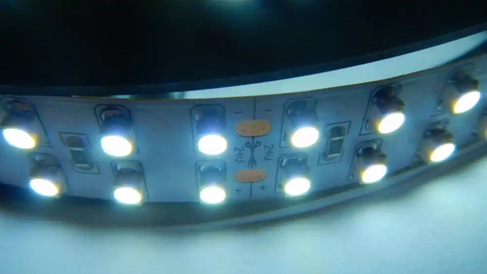 Top Prodej LED páska SMD3528, studená bílá, 24V, 1m, 240 LED/m